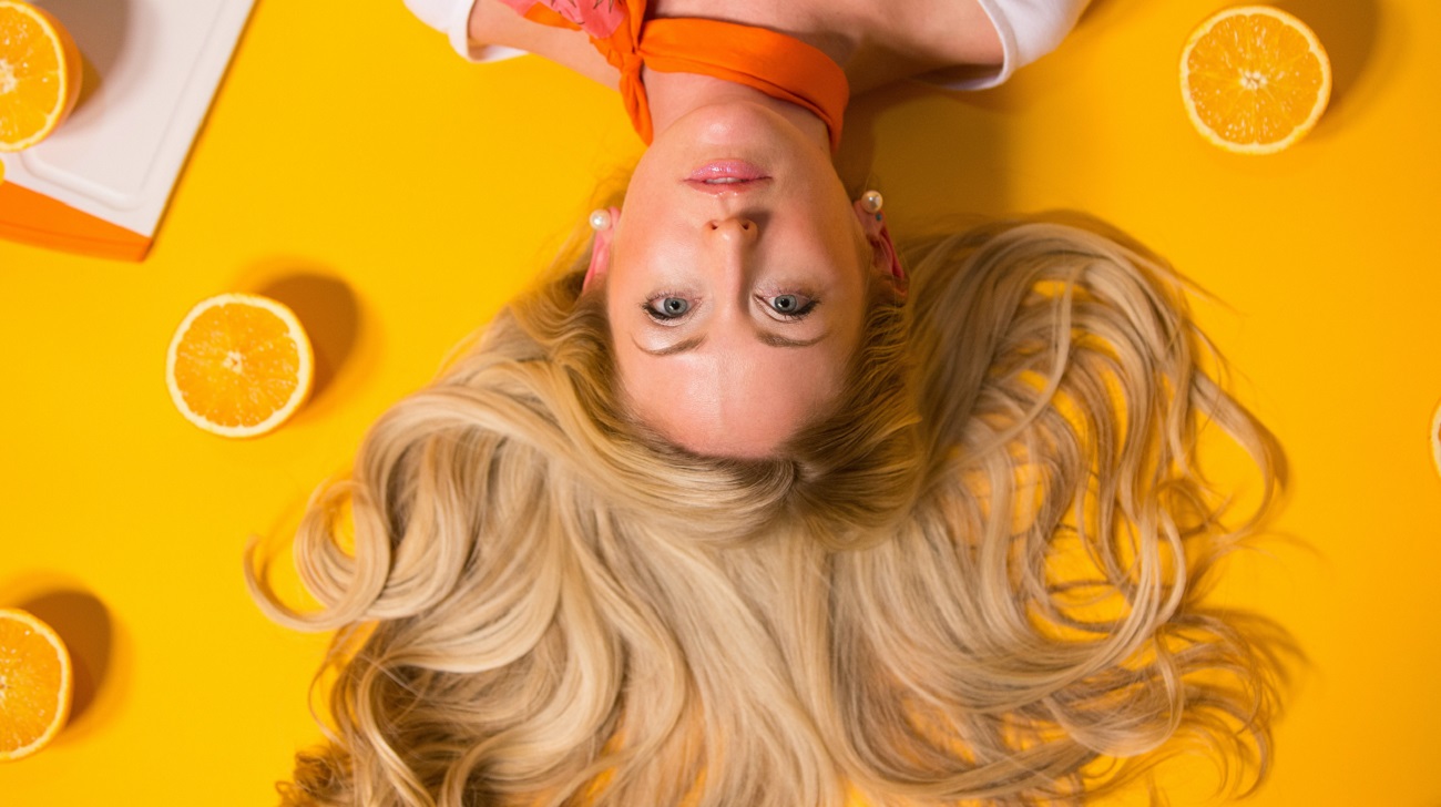 come proteggere i capelli in estate
